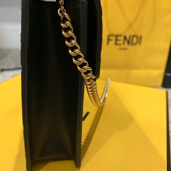 Fendi Wallet on Chain - Picture 5 of 8